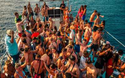 Wycieczka fakultatywna, Fantastyczna impreza na łodzi z DJ na pokładzie z Ayia Napy portu