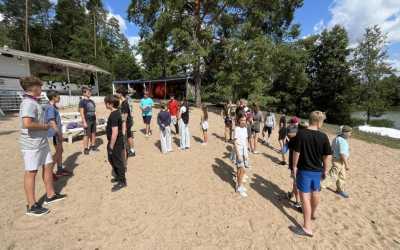 Obóz młodzieżowy, Piecki – kolonia z językiem angielskim Mazurskie Chaty, 10 dni 10-14 lat