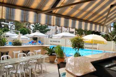 Accommodation, San Remo ** hotel w Larnace