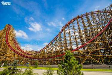 Youth camp, KORBIELÓW 2025 - WAKACYJNY HIT !!! Z wyjazdem do Energylandii, wycieczkami do Wiednia, na Słowację i do aquaparków. Ośrodek z basenem letnim. Kolonia 7-13 lat, obóz 14-18 lat.