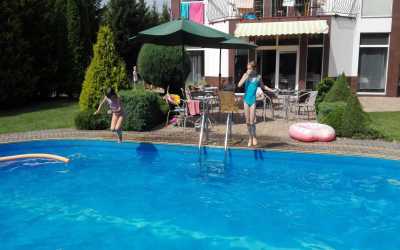 Youth camp, BAŁTYCKA PRZYGODA - Lasertag, wycieczka do Kołobrzegu, a dla chętnych Tropical Islands, Heide Park i Militarna Przygoda. Kolonie 7-13 lat, Obóz 14-18 lat