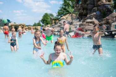 Youth camp, „NADMORSKI MEGA FUN” : 3 wycieczki - Pomerania Fun Park, lasertag, archery tag, holi dodatkowo: park linowy, paddleboard, kolonia 7-10 obóz 11-14 lat