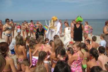 Youth camp, „NADMORSKI MEGA FUN” : 3 wycieczki - Pomerania Fun Park, lasertag, archery tag, holi dodatkowo: park linowy, paddleboard, kolonia 7-10 obóz 11-14 lat