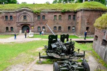 Youth camp, BAŁTYCKA PRZYGODA - Lasertag, Archertag wycieczka Krajobrazy Wyspy Wolin, Militarna Przygoda a dla chętnych wycieczka do Berlina. Kolonie 7-13 lat, Obóz 14-18 lat
