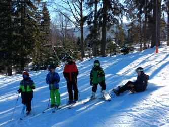 Youth camp, Szklarska Poręba 2025 - Zimowe szaleństwo w Karkonoszach. Zimowisko narciarskie (8-13 lat) i obóz narciarski (14-17 lat)