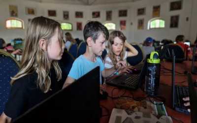 Youth camp, Julinek - programowanie w świecie Minecraft B&B Julinek Park, 7 dni 7-12 lat