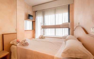 Youth camp, Rimini h. Crown*** - obóz Chill out Zone ze zwiedzaniem Rzymu i San Marino - wylot z Warszawy Hotel Crown***, 8 dni 13-17 lat